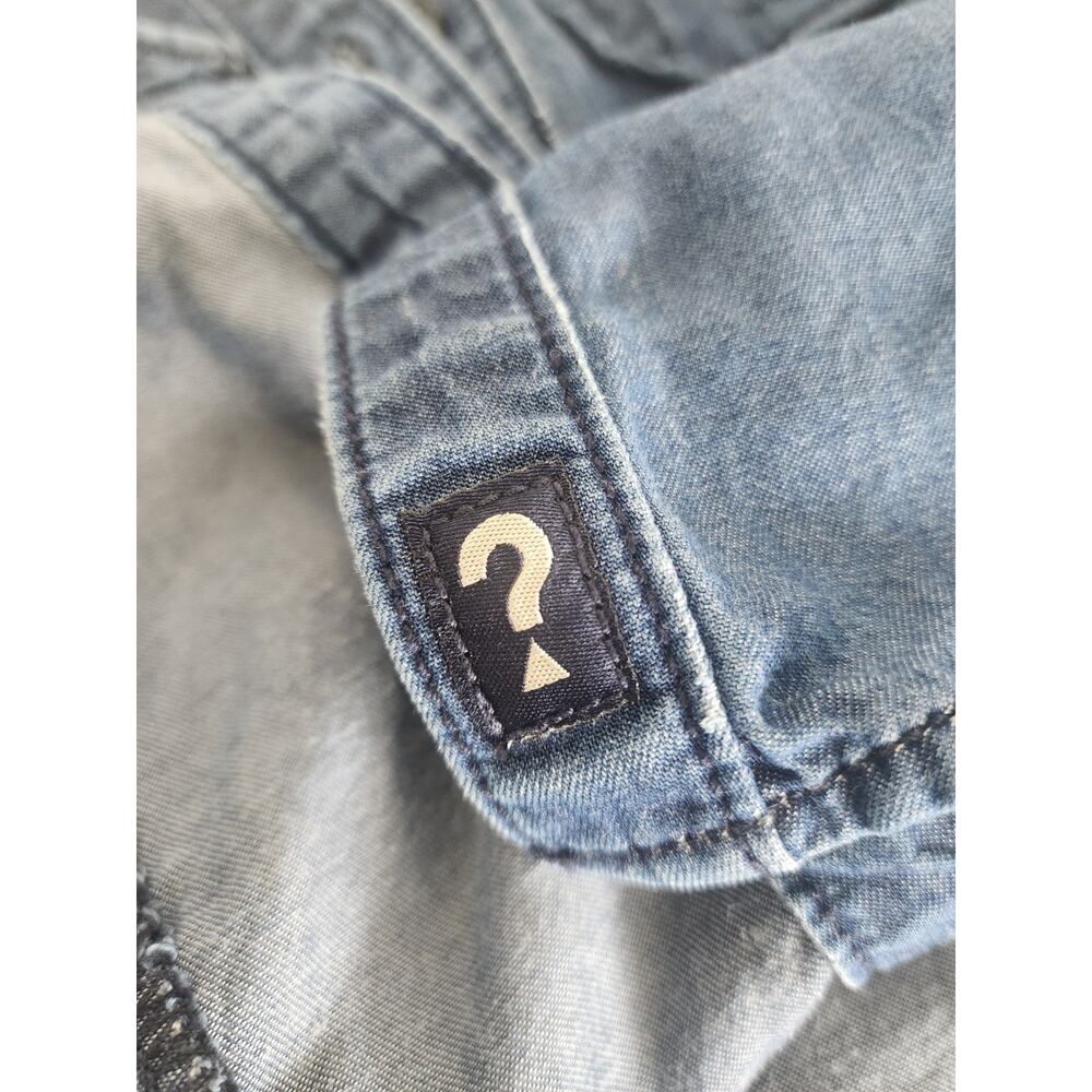 Guess Denim Long Sleeve Button Down Shirt Size XS Dark Wash Dual Chest Pockets. - Picture 8 of 9